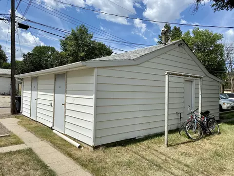 1123 6th Ave E, Williston, ND 58801 photo 2