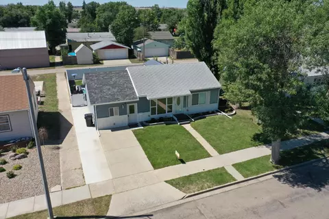 803 13th Ave W, Williston, ND 58801 photo 3
