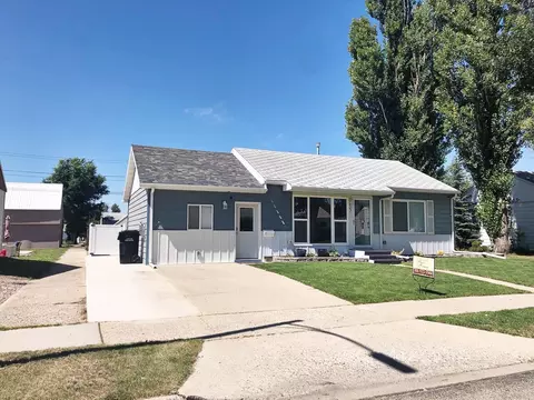 803 13th Ave W, Williston, ND 58801 photo 2