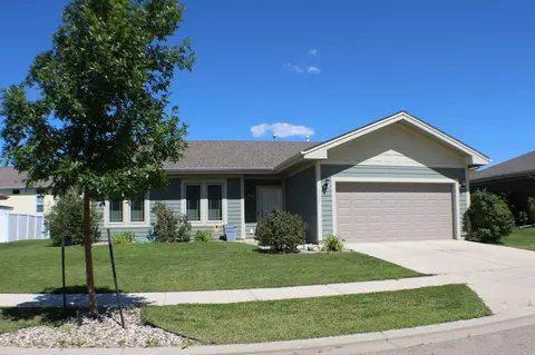 3726 Prairie Commons St, Williston, ND 58801 photo 2