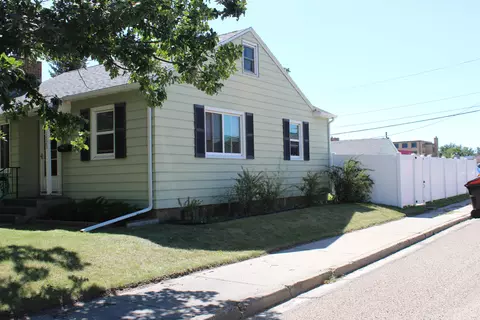 1523 1st Ave W, Williston, ND 58801 photo 2