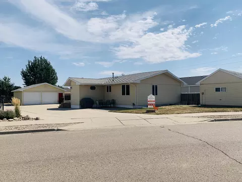 1814 17th Ct W, Williston, ND 58801 photo 1