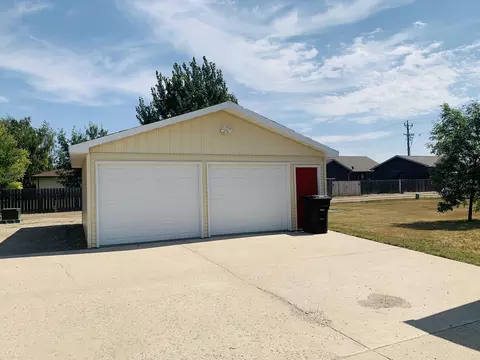 1814 17th Ct W, Williston, ND 58801 photo 4