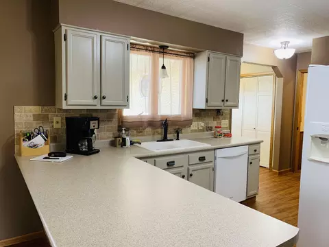 1814 17th Ct W, Williston, ND 58801 photo 8