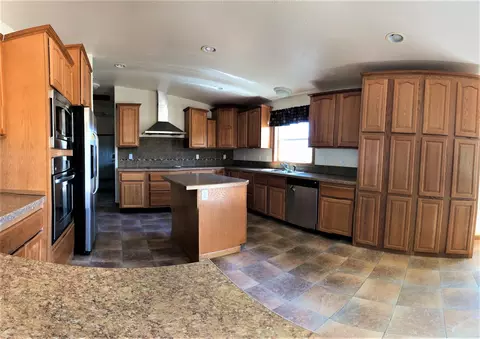 81 70th St E, Williston, ND 58801 photo 5