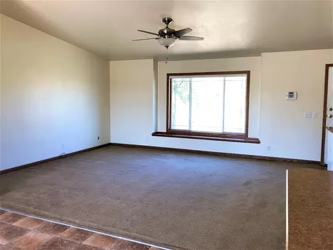 81 70th St E, Williston, ND 58801 photo 2