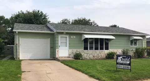 926 16th Ave W, Williston, ND 58801 photo 1