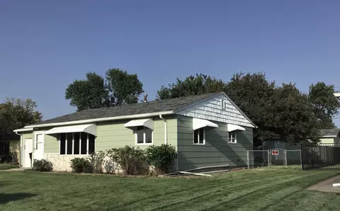 926 16th Ave W, Williston, ND 58801 photo 2