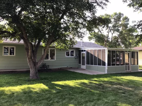 926 16th Ave W, Williston, ND 58801 photo 3