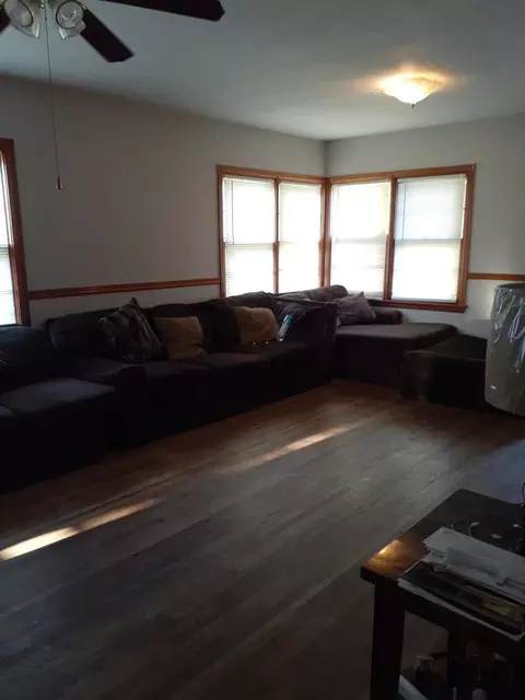 408 Washington Ave, Williston, ND 58801 photo 3