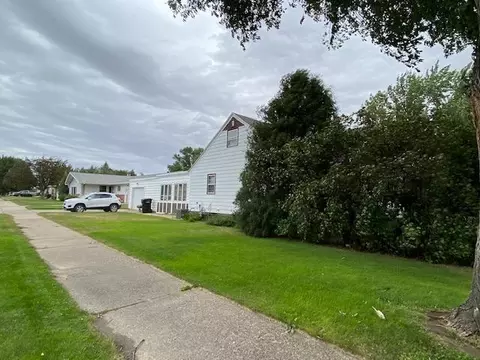 902 2nd Ave W, Williston, ND 58801 photo 2