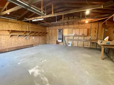 921 42nd St E, Williston, ND 58801 photo 2