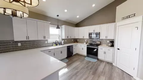 5988 Juniper Dr NW, Williston, ND 58801 photo 9