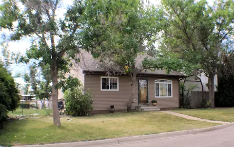 1705 28th St W, Williston, ND 58801 photo 2