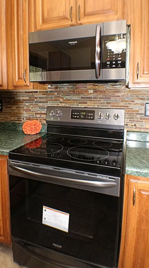 1705 28th St W, Williston, ND 58801 photo 15