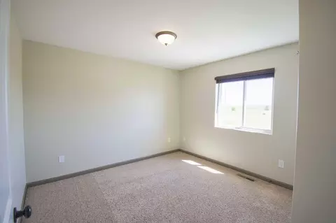 5805 Vanessa Ave, Williston, ND 58801 photo 25