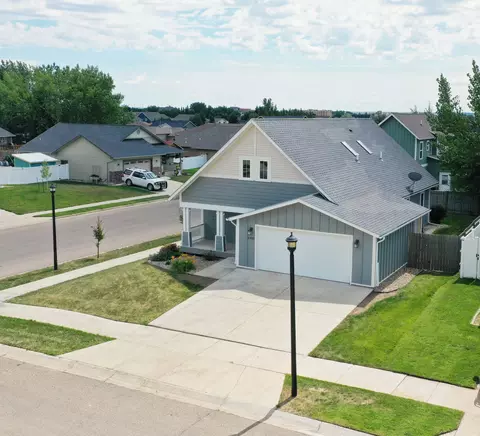 1901 Timbers St, Williston, ND 58801 photo 2