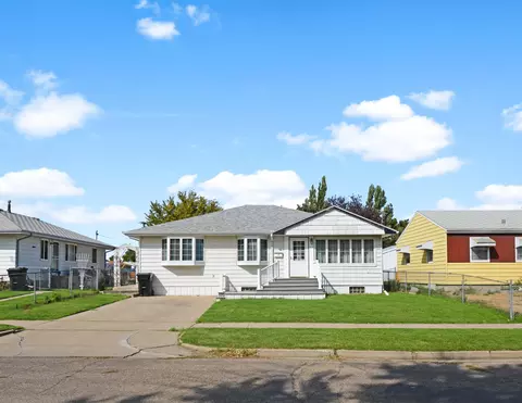 1214 4th St W, Williston, ND 58801 photo 1