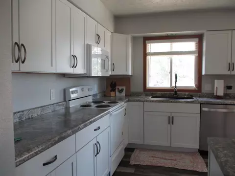 2401 University Ave, Williston, ND 58801 photo 4