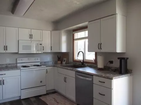 2401 University Ave, Williston, ND 58801 photo 5