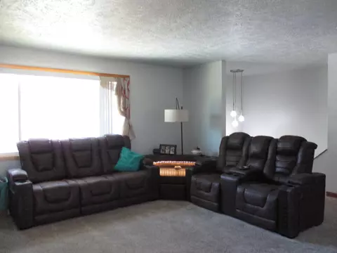 2401 University Ave, Williston, ND 58801 photo 2