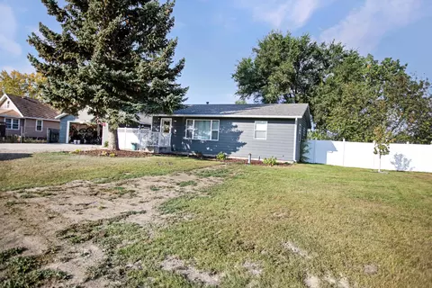 3609 2nd Ave E, Williston, ND 58801 photo 2