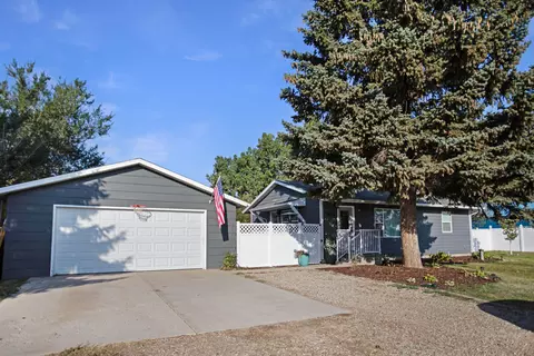 3609 2nd Ave E, Williston, ND 58801 photo 1