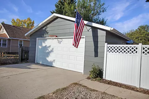 3609 2nd Ave E, Williston, ND 58801 photo 3