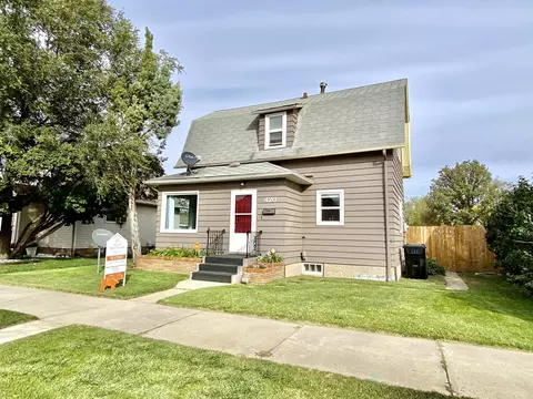 420 5th Ave W, Williston, ND 58801 photo 1