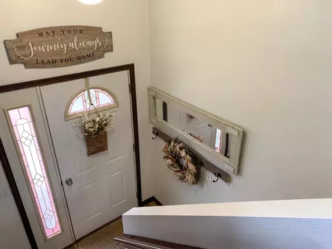 1015 18th St E, Williston, ND 58801 photo 2