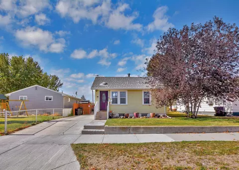 1007 4th Ave W, Williston, ND 58801 photo 2