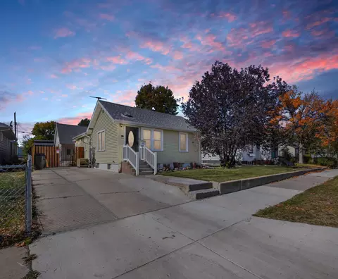 1007 4th Ave W, Williston, ND 58801 photo 3