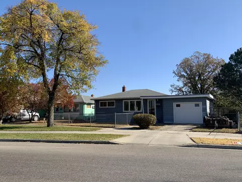 1312 4th Ave W, Williston, ND 58801 photo 2