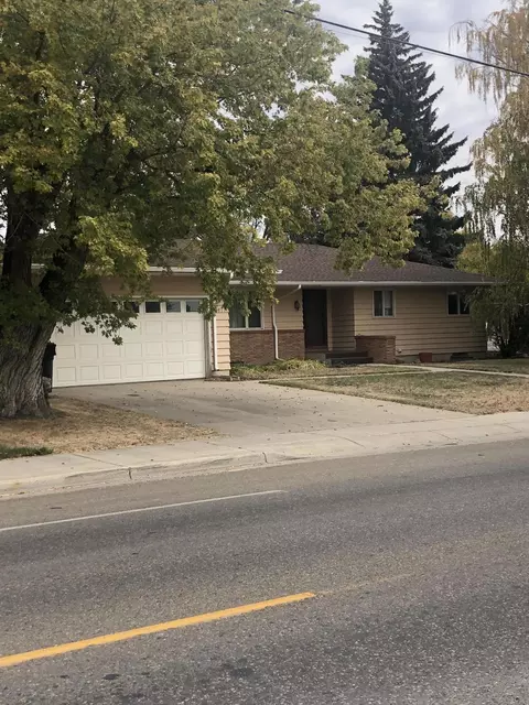 417 11th St E, Williston, ND 58801 photo 1