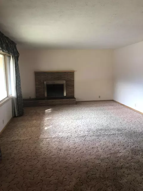 417 11th St E, Williston, ND 58801 photo 5