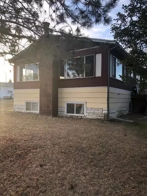 1909 9th Ave W, Williston, ND 58801 photo 2
