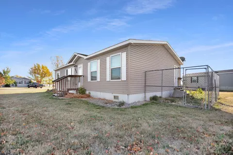 3534 20th Ave W, Williston, ND 58801 photo 2