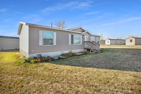 3534 20th Ave W, Williston, ND 58801 photo 1