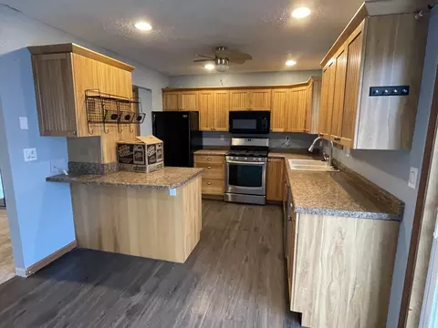 1902 28th St W, Williston, ND 58801 photo 4