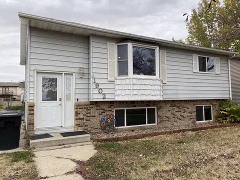 1902 28th St W, Williston, ND 58801 photo 1