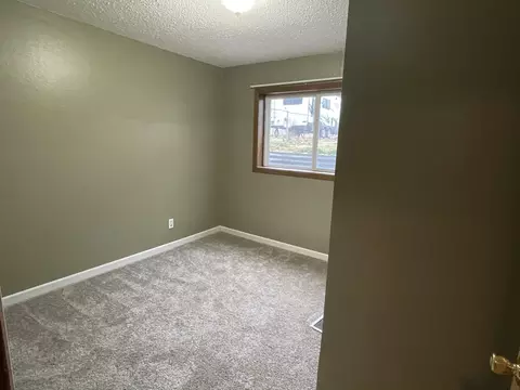 1902 28th St W, Williston, ND 58801 photo 8