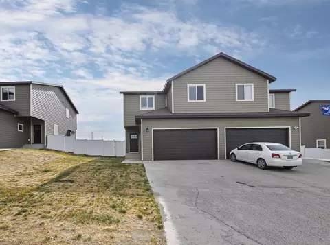 13688 Kristina St, Williston, ND 58801 photo 2