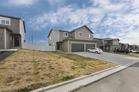 13688 Kristina St, Williston, ND 58801 photo 3