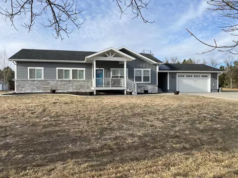 7101 3rd Ave E, Williston, ND 58801 photo 2