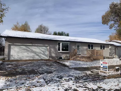 1809 14th Ave W, Williston, ND 58801 photo 1