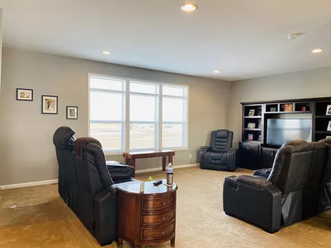 14192 Summit St, Williston, ND 58801 photo 2