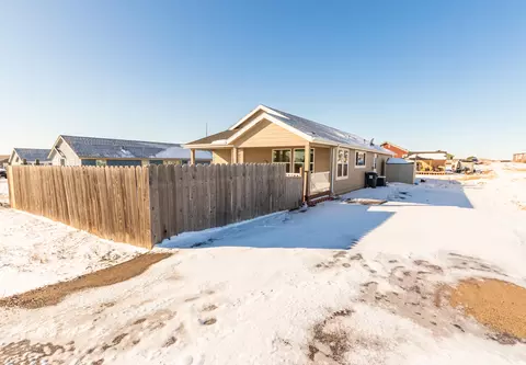 5615 Stoneview Ave, Williston, ND 58801 photo 2