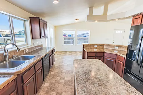 5615 Stoneview Ave, Williston, ND 58801 photo 15
