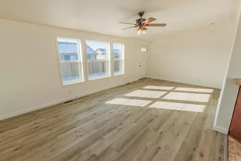 5615 Stoneview Ave, Williston, ND 58801 photo 9