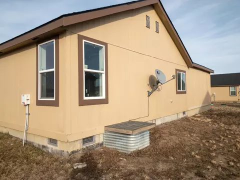 13846 Charlson St, Williston, ND 58801 photo 25